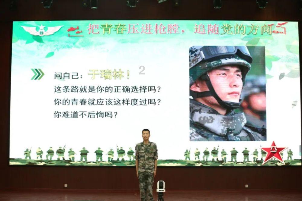 亚当玩高尔夫